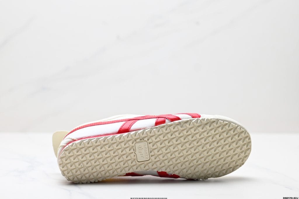 rubber outsole traction pattern