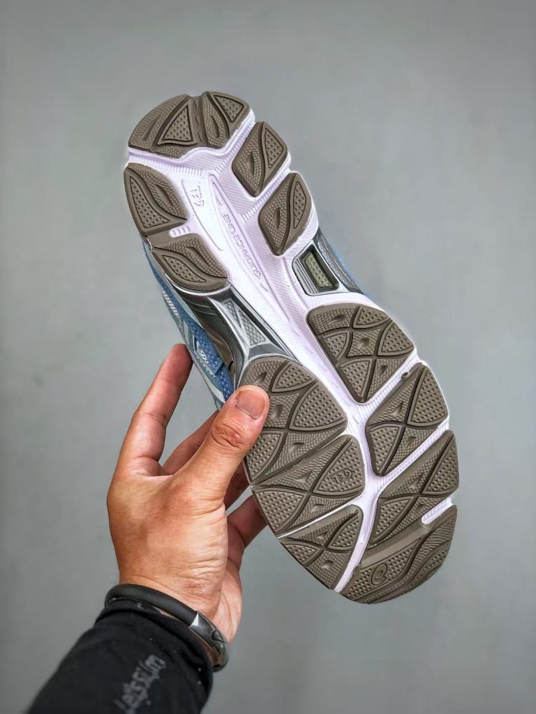 Detailed image of the ASICS GEL-NYC