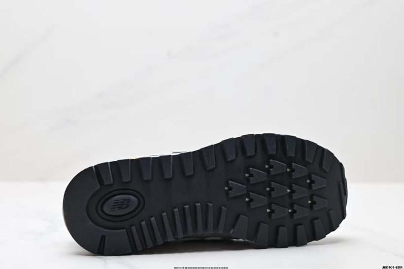 New Balance U574 16 New Balance U574 outsole traction detail