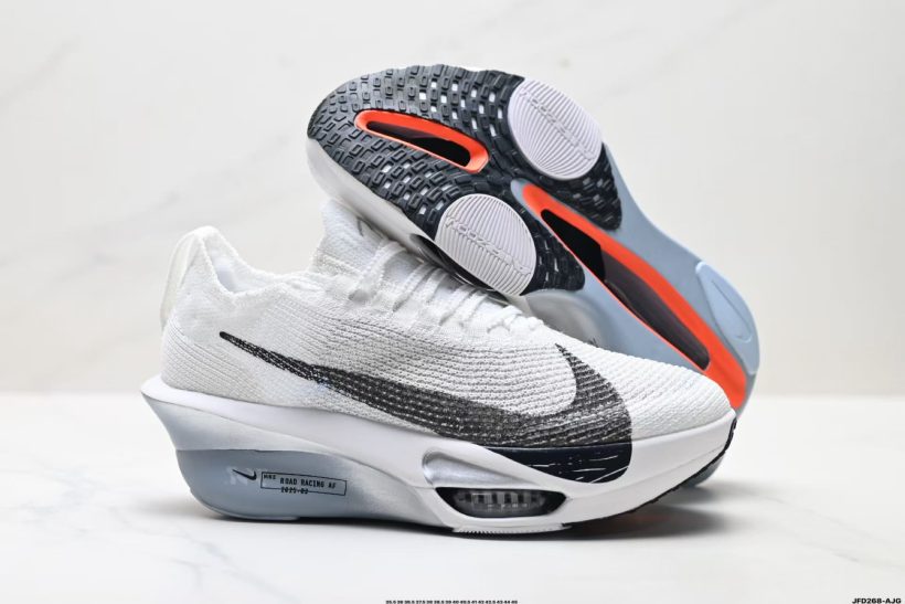 textured laces and tongue padding detail