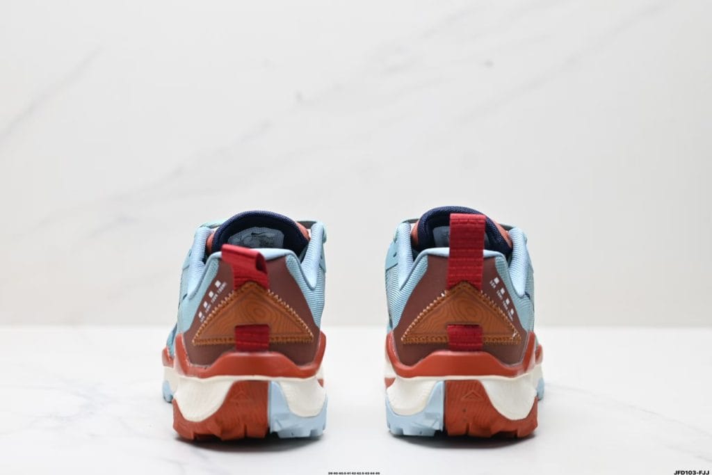  Nike React Wildhorse 8 后跟细节 (DR2686-600)