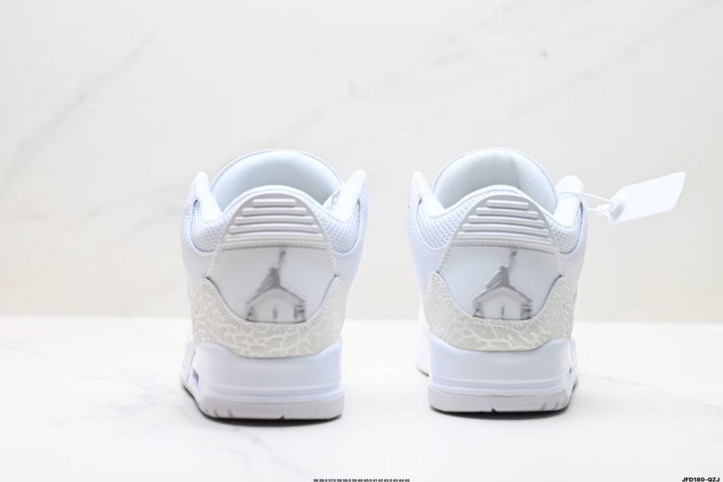 Air Jordan 3 Retro CT8532-126 elephant print detail