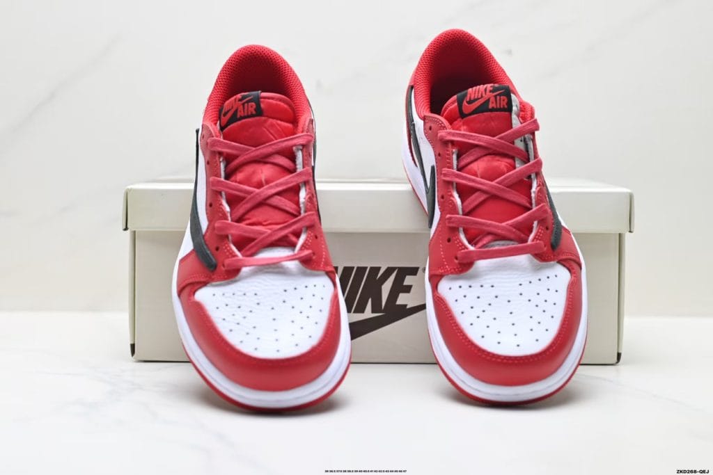 lace-up fit and lacing detail