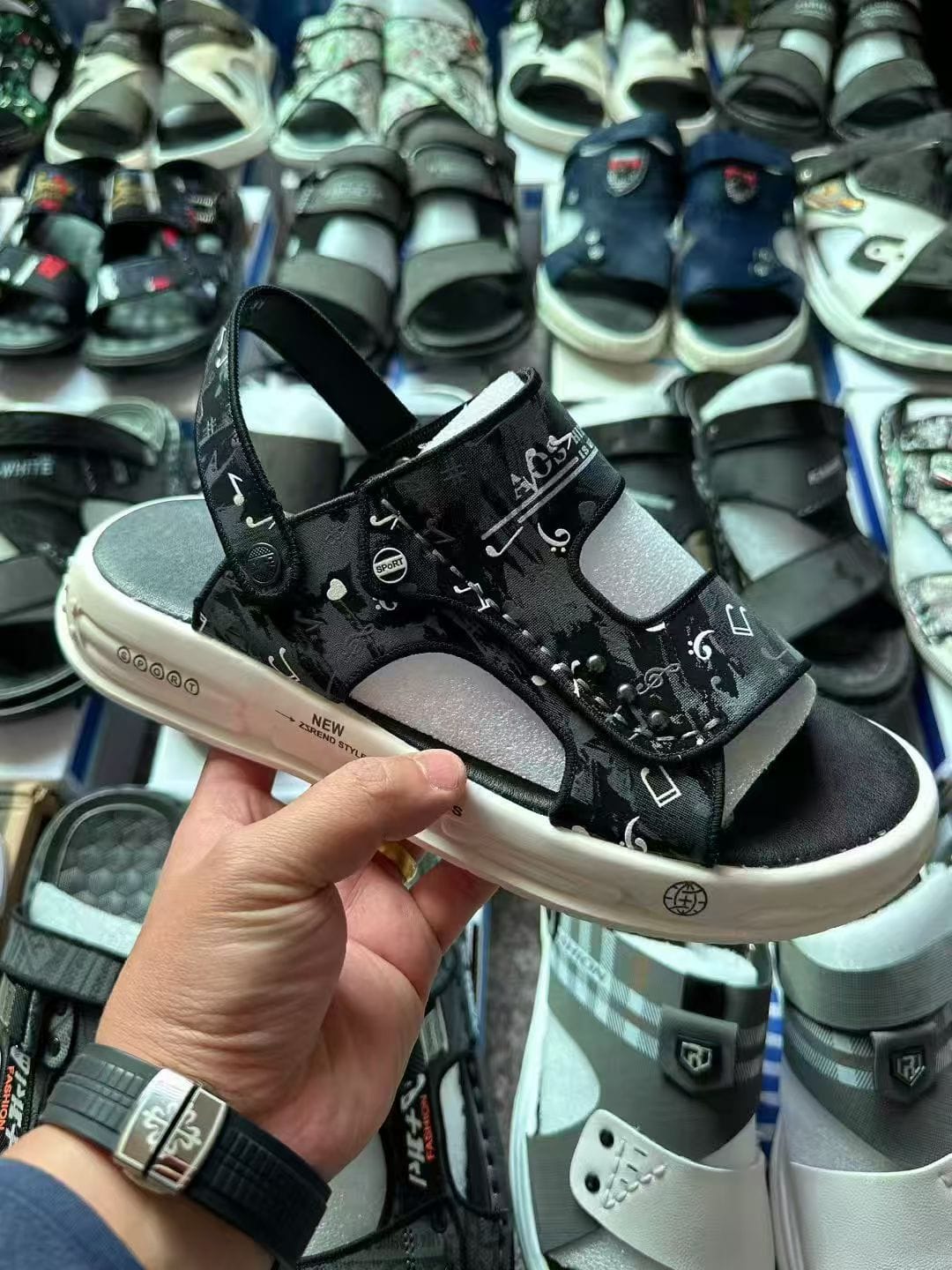 Beach Sandals Size 38-45 | 20,000 Pairs Ready Stock | Year-Round Supply 2 Beach Sandals Size 38-45 | 20,000 Pairs Ready Stock | Year-Round Supply - Image 2