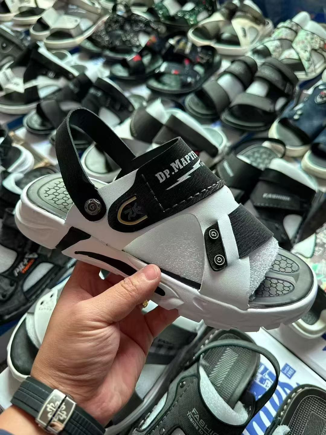 Beach Sandals Size 38-45 | 20,000 Pairs Ready Stock | Year-Round Supply 9 Beach Sandals Size 38-45 | 20,000 Pairs Ready Stock | Year-Round Supply - Image 9