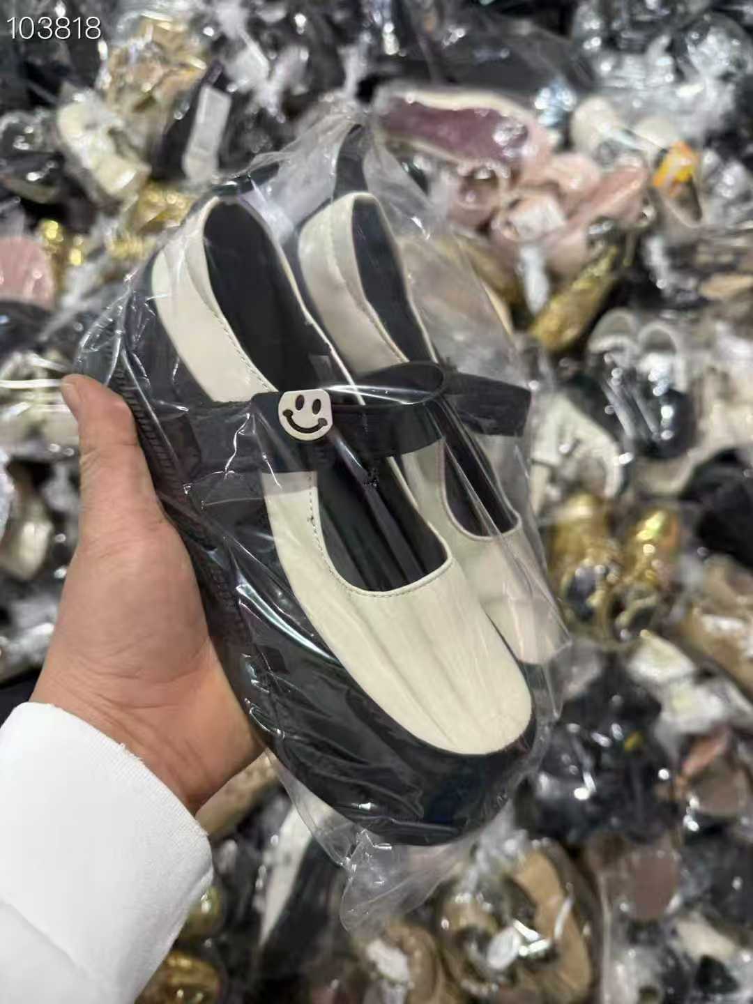 Girls Princess Shoes Size 21-37 | 20,000 Pairs | Unboxed Packing | From RMB 16 1 Girls princess shoes size 21-37 mixed styles, 20000 pairs ready stock