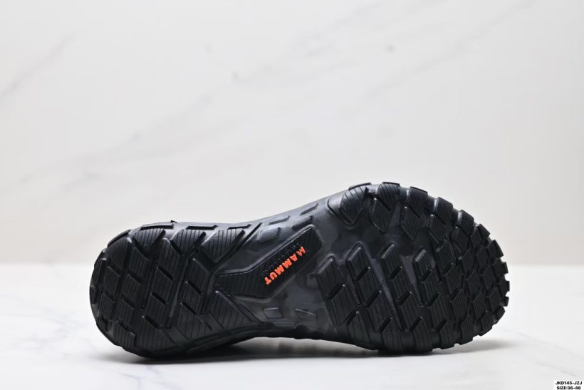 MAMMUT Hueco Knit II Low 13 About Us - MAMMUT Hueco Knit II Low MAMMUT Hueco Knit II Low MAMMUT Hueco Knit II Low is a breathable knit low-top shoe built for everyday comfort—especially for wider forefeet. EVA cushioning and Base Fit 2.0 heel support keep your steps stable. Size 36–46.