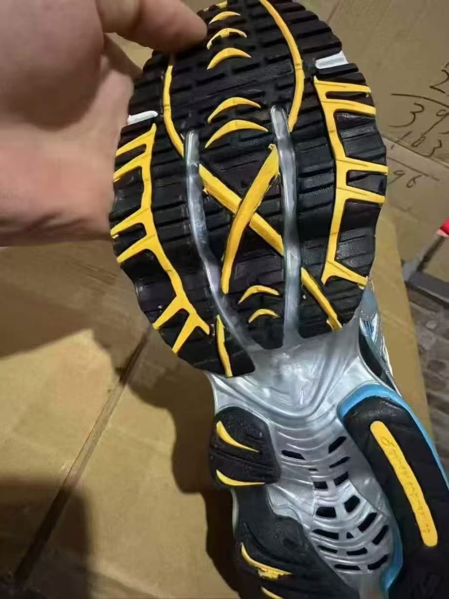 Mizuno Running Shoes — 5 Colorways Mixed 8 Mizuno Running Shoes — 5 Colorways Mixed - Image 8