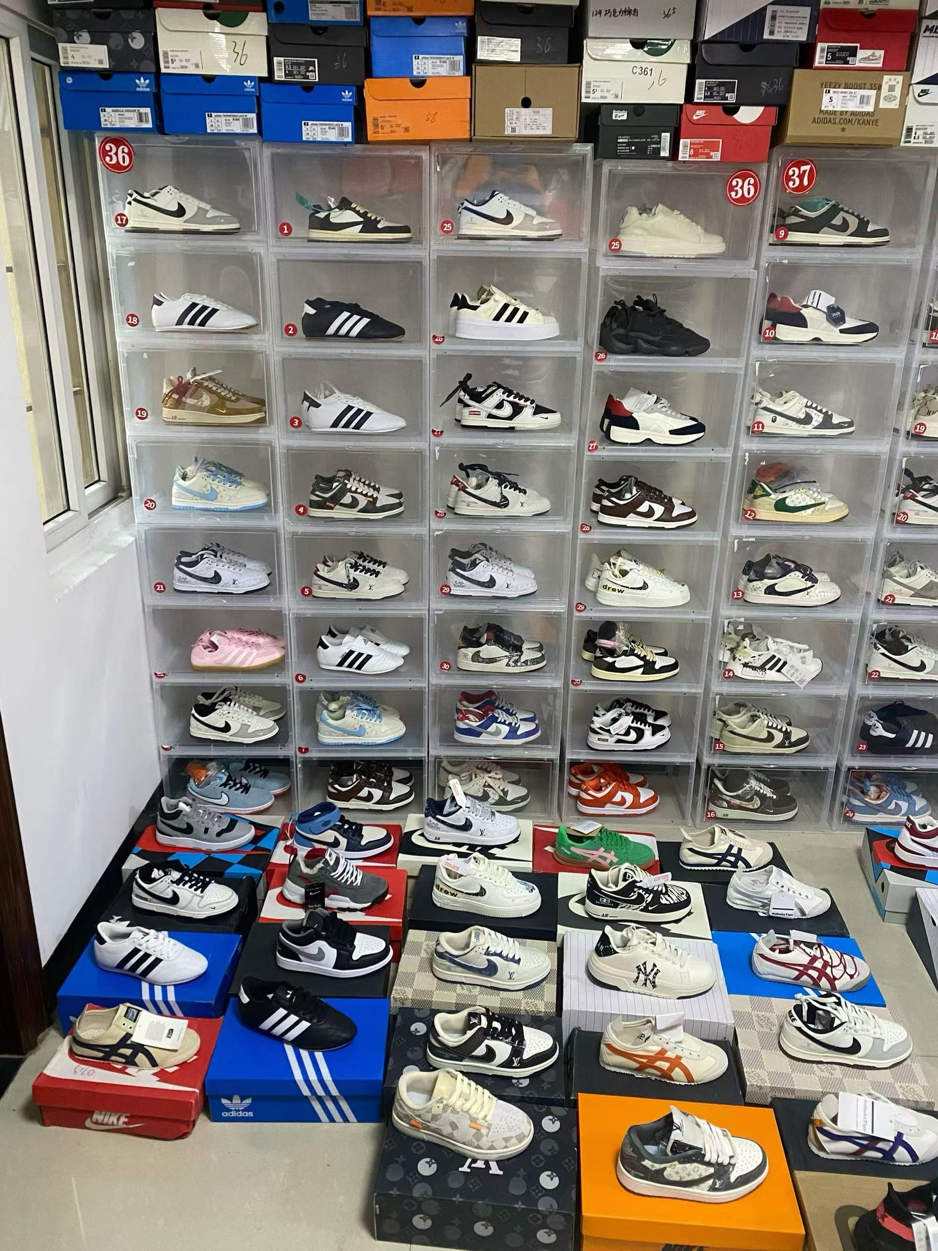 wholesale stock shoes mixed lot display