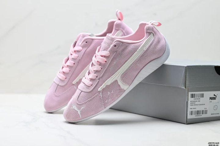 About Us - PUMA Speedcat Plus PUMA Speedcat Plus <strong data-start="86" data-end="108">PUMA Speedcat Plus</strong> blends sleek sporty style with premium comfort for everyday wear. The full-suede upper with supportive overlays delivers a refined look, while the SoftFoam+ insole adds soft cushioning for all-day comfort.