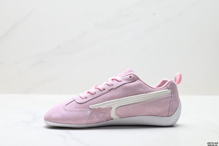 About Us - PUMA Speedcat Plus PUMA Speedcat Plus <strong data-start="86" data-end="108">PUMA Speedcat Plus</strong> blends sleek sporty style with premium comfort for everyday wear. The full-suede upper with supportive overlays delivers a refined look, while the SoftFoam+ insole adds soft cushioning for all-day comfort.