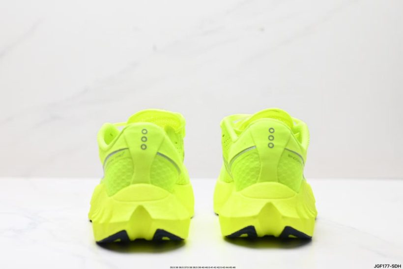 About Us - SAUCONY Endorphin Pro 4 Saucony Endorphin Pro Dual-foam midsole with PWRRUN HG + PWRRUN PB for energetic rebound, plus Speedroll and a full-length carbon plate for faster transitions.