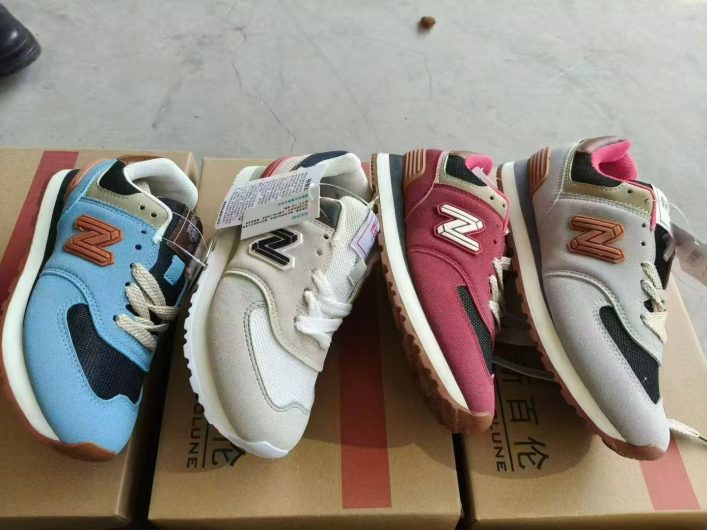 Women’s N-Style Sneakers – EU 35-40, 18,000 Pairs, Mixed Colors 10 About Us - Women’s N-Style Sneakers – EU 35-40, 18,000 Pairs, Mixed Colors N style sneakers Unisex N-style sneakers with an even color mix, ready stock <strong data-start="308" data-end="324">18,000 pairs</strong>. Sizes <strong data-start="332" data-end="344">EU 35–40</strong>. Clean look, easy to sell, and suitable for bulk export orders.