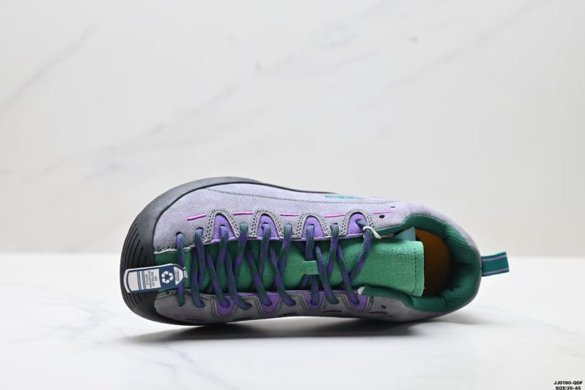 About Us - KEEN Jasper II JJD190-QDF KEEN Jasper II JJD190-QDF <strong>KEEN Jasper II JJD190-QDF</strong> is a Japanese-inspired retro street hiker made for everyday city wear with outdoor confidence. A premium suede upper pairs with a breathable mesh lining to keep feet comfortable through long days. &nbsp;