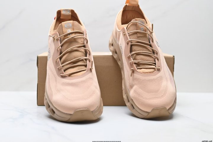 Loewe x On Cloudtilt 18 Loewe x On Cloudtilt cushioned sole detail close up