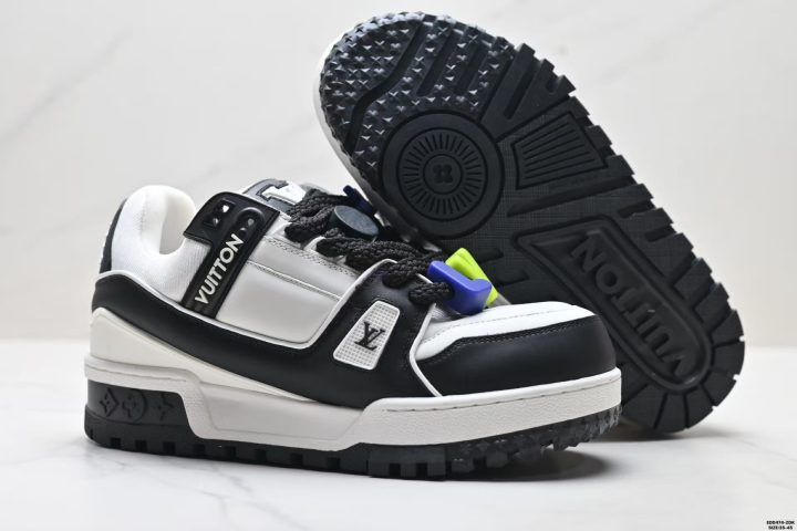 LV Trainer Maxi Low Sneaker outsole traction detail