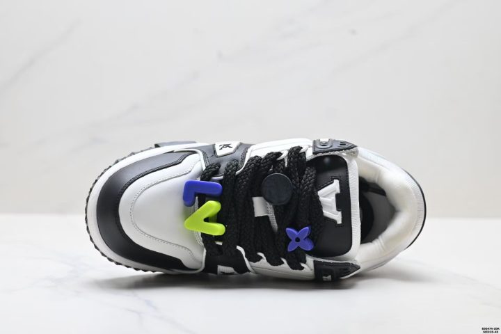 LV Trainer Maxi Low Sneaker upper material close up