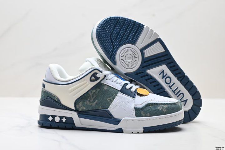 LV Trainer Sneaker Low 16 LV Trainer Sneaker Low outsole traction detail