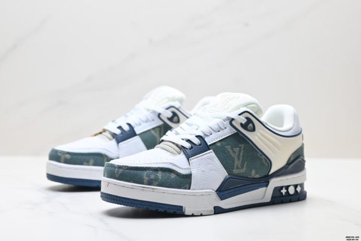 LV Trainer Sneaker Low 15 LV Trainer Sneaker Low upper detail close up