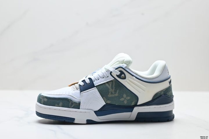 LV Trainer Sneaker Low 14 LV Trainer Sneaker Low side view DRD129-JZG
