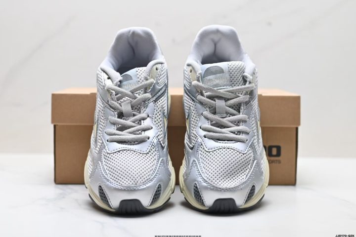 MIZUNO SPEED 2K engineered mesh upper close up