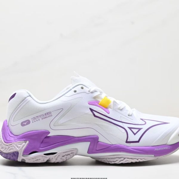 Mizuno Wave Lightning Z8 low-top fit collar detail