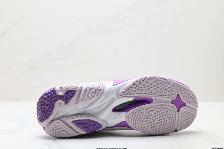 About Us - Mizuno Wave Lightning Z8 Mizuno Wave Lightning Z8 <strong data-start="662" data-end="690">Mizuno Wave Lightning Z8</strong> is a low-top training shoe made for fast indoor movement and everyday sport styling. Built for comfort and stability, it offers a secure fit for quick direction changes