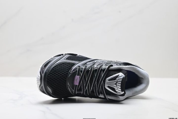 About Us - Mizuno Wave Prophecy LS Mizuno Wave Prophecy LS <strong data-start="562" data-end="589">Mizuno Wave Prophecy LS</strong> is a low-top lifestyle sneaker built for comfort, support, and everyday versatility. A textile and synthetic leather upper keeps the look clean while adding durability.