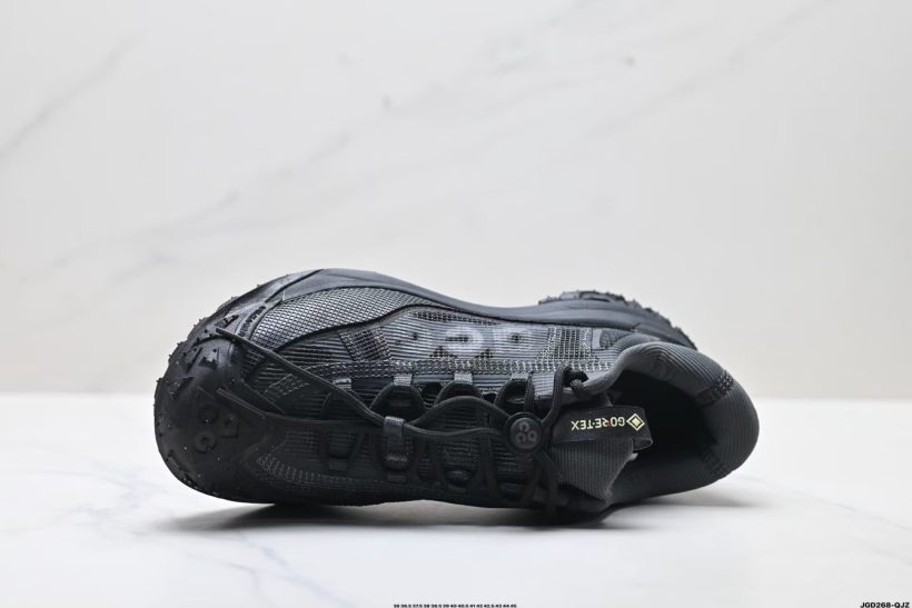 NIKE ACG Mountain Fly 2 Low GTX 5 NIKE ACG Mountain Fly 2 Low GTX side view HF6245-002