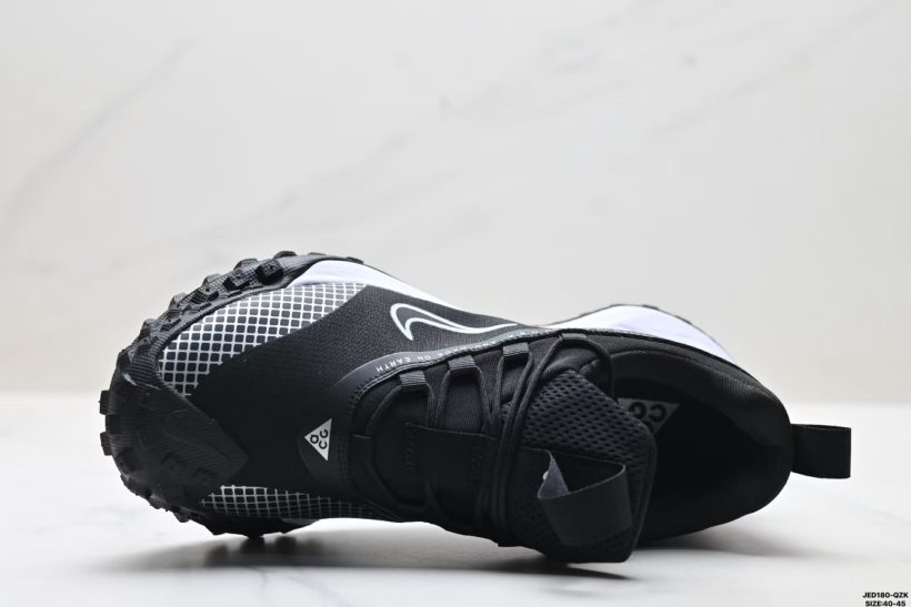 NIKE ACG Mountain Fly GTX 5 About Us - NIKE ACG Mountain Fly GTX NIKE ACG Mountain Fly GTX <strong data-start="568" data-end="597">NIKE ACG Mountain Fly GTX</strong> is a rugged trail sneaker built for outdoor routes with a comfortable, city-friendly feel.