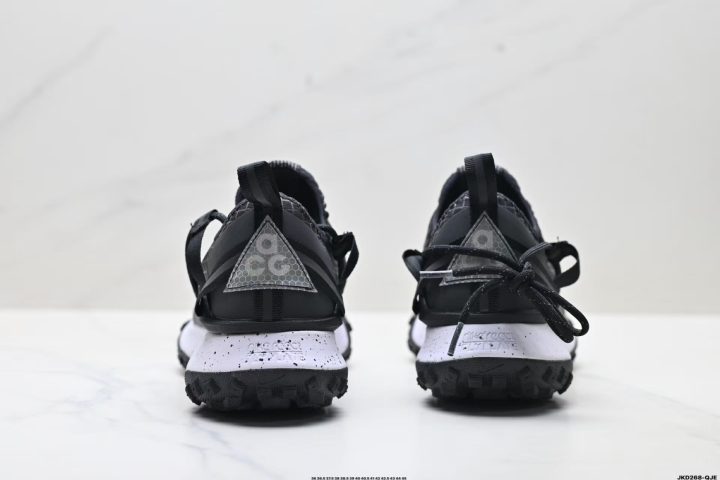 About Us - NIKE ACG Mountain Fly Low GTX NIKE ACG Mountain Fly Low GTX <strong data-start="598" data-end="631">NIKE ACG Mountain Fly Low GTX</strong> is a low-top trail sneaker made for outdoor movement with an easy, city-wearable feel. A lightweight upper with reflective details and webbing-style eyelets supports a secure fit