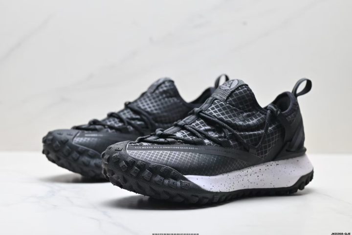 About Us - NIKE ACG Mountain Fly Low GTX NIKE ACG Mountain Fly Low GTX <strong data-start="598" data-end="631">NIKE ACG Mountain Fly Low GTX</strong> is a low-top trail sneaker made for outdoor movement with an easy, city-wearable feel. A lightweight upper with reflective details and webbing-style eyelets supports a secure fit