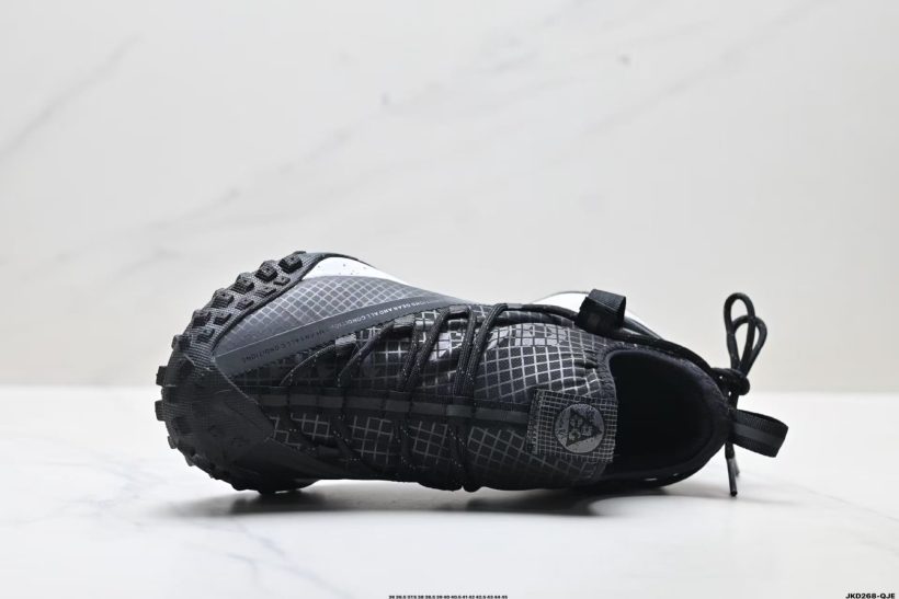 About Us - NIKE ACG Mountain Fly Low GTX NIKE ACG Mountain Fly Low GTX <strong data-start="598" data-end="631">NIKE ACG Mountain Fly Low GTX</strong> is a low-top trail sneaker made for outdoor movement with an easy, city-wearable feel. A lightweight upper with reflective details and webbing-style eyelets supports a secure fit