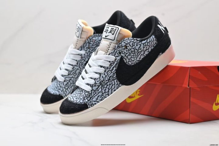 Nike Blazer Low ’77 Jumbo 12 About Us - Nike Blazer Low ’77 Jumbo Nike Blazer Low ’77 Jumbo The <strong data-start="643" data-end="672">Nike Blazer Low ’77 Jumbo</strong> refreshes a timeless low-top classic with bold “jumbo” details for a standout retro look