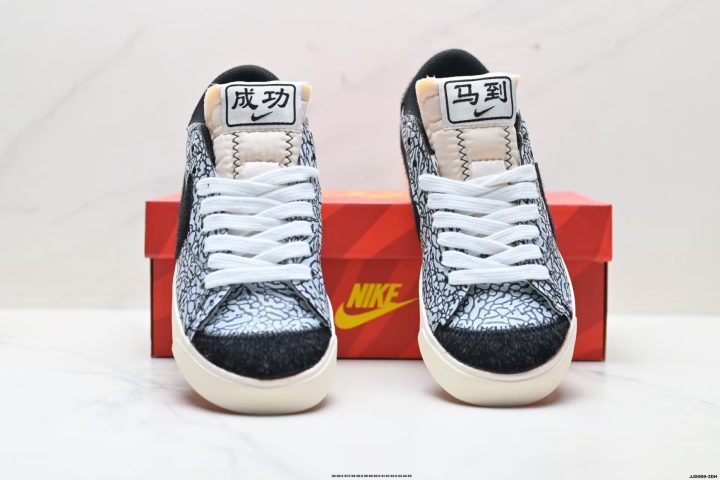 Nike Blazer Low ’77 Jumbo 8 Nike Blazer Low ’77 Jumbo heel branding close up