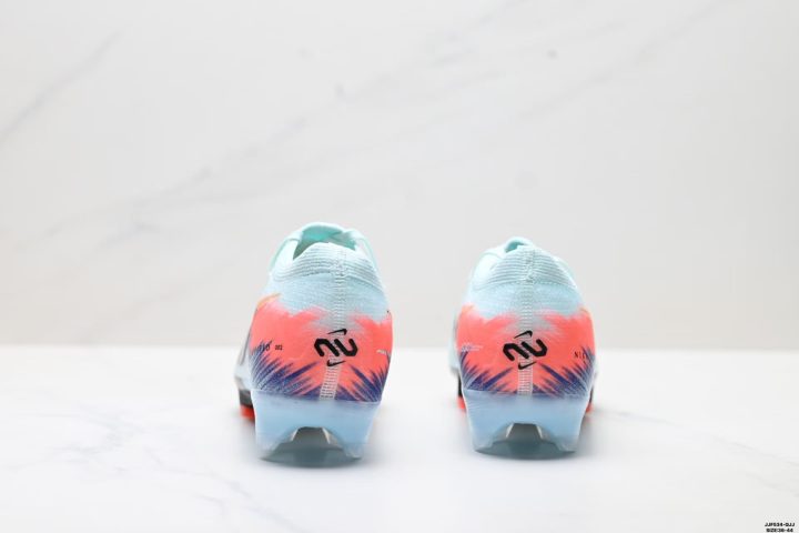 Nike Mercurial Vapor 16 Elite AG-PRO 18 About Us - Nike Mercurial Vapor 16 Elite AG-PRO Nike Mercurial Vapor 16 Elite AG-PRO The Nike Mercurial Vapor 16 Elite AG-PRO is built for speed with a lightweight Flyknit upper and supportive Atomknit zones.