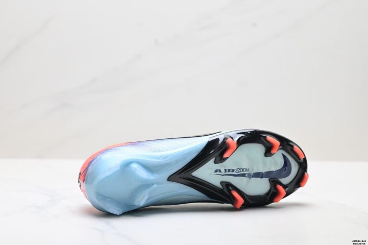 Nike Mercurial Vapor 16 Elite AG-PRO 21 About Us - Nike Mercurial Vapor 16 Elite AG-PRO Nike Mercurial Vapor 16 Elite AG-PRO The Nike Mercurial Vapor 16 Elite AG-PRO is built for speed with a lightweight Flyknit upper and supportive Atomknit zones.