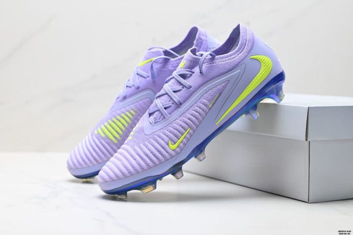 About Us - Nike Phantom 6 Low Elite AG Nike Phantom 6 Low Elite AG The <strong data-start="570" data-end="601">Nike Phantom 6 Low Elite AG</strong> is built for quick moves and confident ball contact. Its ultra-light, upgraded wrap fit supports fast starts and sharp cuts, while the slightly elastic toe helps you accelerate smoothly