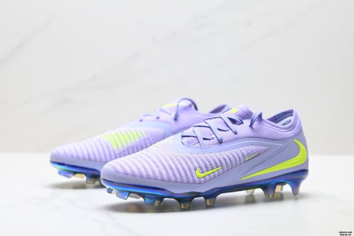 About Us - Nike Phantom 6 Low Elite AG Nike Phantom 6 Low Elite AG The <strong data-start="570" data-end="601">Nike Phantom 6 Low Elite AG</strong> is built for quick moves and confident ball contact. Its ultra-light, upgraded wrap fit supports fast starts and sharp cuts, while the slightly elastic toe helps you accelerate smoothly