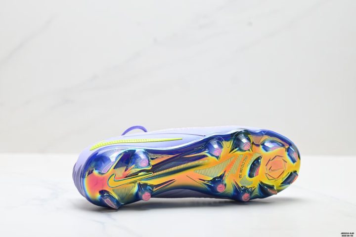 About Us - Nike Phantom 6 Low Elite AG Nike Phantom 6 Low Elite AG The <strong data-start="570" data-end="601">Nike Phantom 6 Low Elite AG</strong> is built for quick moves and confident ball contact. Its ultra-light, upgraded wrap fit supports fast starts and sharp cuts, while the slightly elastic toe helps you accelerate smoothly