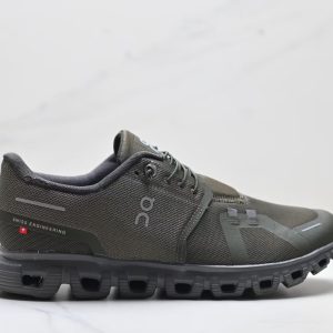 On Cloud 6 on feet city walking style