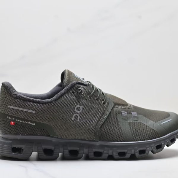 On Cloud 6 on feet city walking style