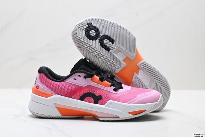 On THE ROGER Pro Fire split herringbone outsole traction detail