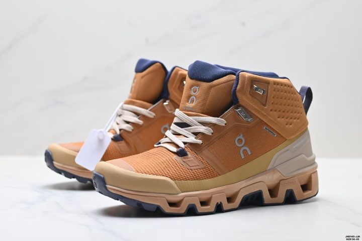 On THE ROGER Pro 2 9 On THE ROGER Pro 2 breathable mesh upper close up