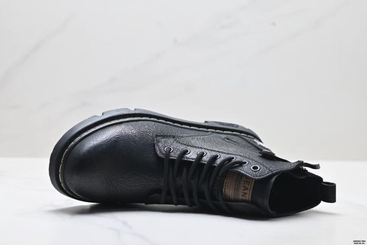 Timberland mid boots leather upper texture close up