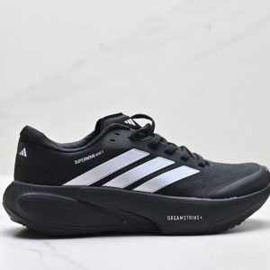 adidas Supernova Rise 3 sandwich mesh upper close up