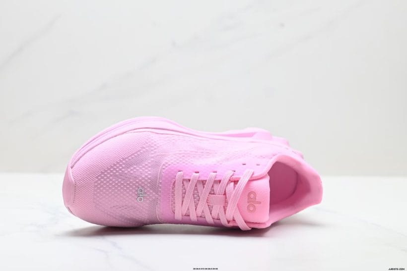 About Us - Alo Yoga Alo Runner Alo Yoga Alo Runner <strong><span dir="auto" style="vertical-align: inherit;"><span dir="auto" style="vertical-align: inherit;"><span dir="auto" style="vertical-align: inherit;"><span dir="auto" style="vertical-align: inherit;">The Alo Yoga Alo Runner (A0590U)</span></span></span></span></strong><span dir="auto" style="vertical-align: inherit;"><span dir="auto" style="vertical-align: inherit;"><span dir="auto" style="vertical-align: inherit;"><span dir="auto" style="vertical-align: inherit;"> is a versatile low-top running shoe designed for urban commuting, light training, and everyday wear. A breathable mesh upper facilitates airflow, while a cushioned midsole helps absorb impact during long walks and stable runs.</span></span></span></span>