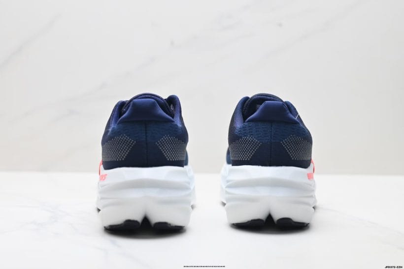 About Us - Brooks Glycerin Max Brooks Glycerin Max <strong>Brooks Glycerin Max</strong> is a max-cushion road running shoe made for long-distance comfort and daily city miles. A thick midsole with nitrogen-infused foam helps absorb impact for a smoother ride, while the soft, padded upper improves wrap-around comfort with breathable airflow.