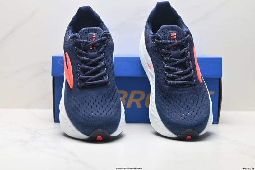 About Us - Brooks Glycerin Max Brooks Glycerin Max <strong>Brooks Glycerin Max</strong> is a max-cushion road running shoe made for long-distance comfort and daily city miles. A thick midsole with nitrogen-infused foam helps absorb impact for a smoother ride, while the soft, padded upper improves wrap-around comfort with breathable airflow.
