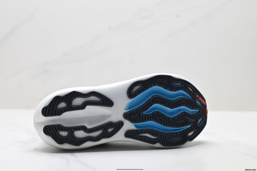 About Us - Brooks Glycerin Max Brooks Glycerin Max <strong>Brooks Glycerin Max</strong> is a max-cushion road running shoe made for long-distance comfort and daily city miles. A thick midsole with nitrogen-infused foam helps absorb impact for a smoother ride, while the soft, padded upper improves wrap-around comfort with breathable airflow.